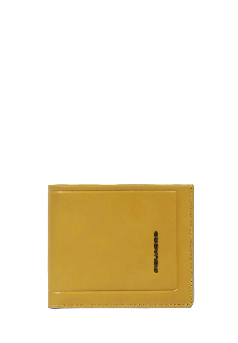 Geel lederen portefeuille met een gladde textuur, rechthoekige vorm en een subtiele reliëflogo aan de voorkant. Bevat een sleuf voor kaarten.