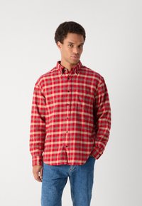 GANT CHECK SHIRT - Skjorter - ruby red