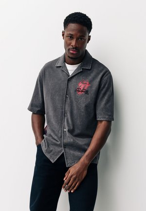 Next, REGULAR FIT - LICENSE SNOOPY SHORT SLEEVE - Hemd - charcoal grey