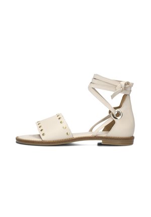 Beige leren sandalen met een platte zool, enkelbandje en kruislingse ontwerp. Bevat gouden studaccenten op het teengebied.