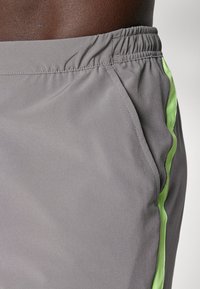 Lotto TECH SHORT - Sports shorts - poppy seed gray