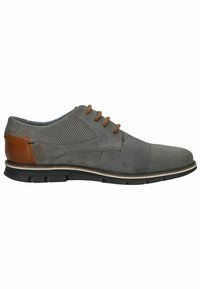 Chaussures gris en suédine à lacets avec un design perforé, accents en cuir marron, semelle en caoutchouc et couture contrastante. Vue de côté.