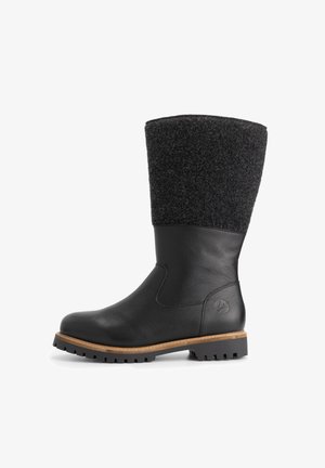 Zwarte leren winterlaars met een gestructureerde stof bovenkant, bruine zoolrand en robuuste rubberen buitenzool, zijaanzicht.