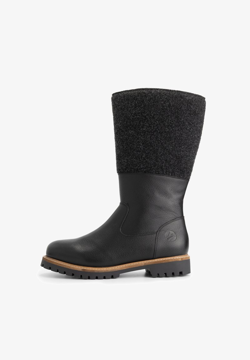 Zwarte leren winterlaars met een gestructureerde stof bovenkant, bruine zoolrand en robuuste rubberen buitenzool, zijaanzicht.