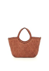 Borsa a mano in pelle marrone con un motivo ondulato texturizzato, manici ovali intagliati e parte superiore circolare. Presenta dettagli di cucitura lungo i bordi.