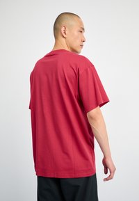Carhartt WIP AMOUR POCKET - Triko s potiskem - tuscany/white