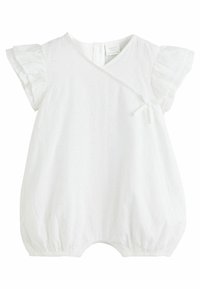 Combinaison bébé blanche avec un design croisé, des manches courtes à volants et des ouvertures pour les jambes élastiquées. Un motif à œillets floraux ajoute de la texture.