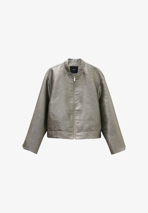 Giacca bomber metallizzata argento con collo rotondo, chiusura con zip e vestibilità ampia. Tessuto liscio con maniche lunghe e taglio corto.