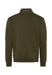 Giacca a zip verde oliva con colletto alto, caratterizzata da un logo sul retro, polsini a coste e un tessuto liscio e testurizzato. Senza dettagli visibili sulla parte anteriore.