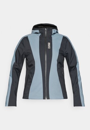 Jaqueta leve com capuz, apresentando painéis em azul e cinza escuro, um zíper frontal, dois bolsos laterais e um logotipo no peito.