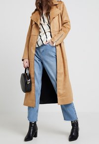 River Island Camicetta - white