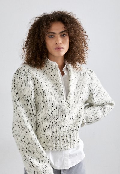Knitpullover im Creme mit schwarz gesprenkeltem Muster, mit einem halben Reißverschluss auf der Vorderseite, gerippten Bündchen und einem lässigen Schnitt.