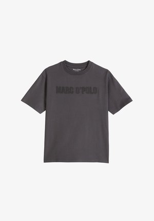 Donkergrijze T-shirt met korte mouwen en ronde hals met het reliëfmerk "MARC O'POLO" over de borst in bijpassende donkergrijze letters.