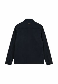 Donkerblauwe jas met een puntige kraag, lange mouwen, patchdetails op de rug en knoopmanchetten. Materiaal lijkt katoen of een vergelijkbare stof te zijn.