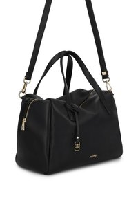 Sac à main en cuir noir avec deux poignées et une bandoulière amovible, fermetures éclair dorées et détail du logo sur le devant.