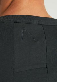 CHASIN' HELY - Top dugih rukava - dark grey