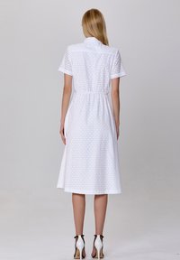 Smart and Joy Robe chemise - blanc