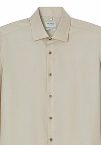 Beige Langarm-Hemd für Herren mit Kentkragen und braunen Knöpfen, bezeichnet als Olymp Level Five, körperbetont, Größe 40/15¾.