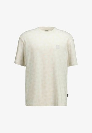 Krótki rękaw, ecru koszulka z subtelnym geometrycznym wzorem i małym kwadratowym logo na lewej piersi.