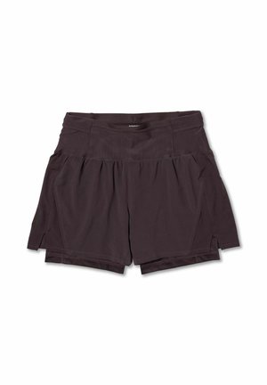 Shorts sportivi marrone scuro con design a strati, tessuto liscio ed elastico e spacchi laterali per una maggiore libertà di movimento.