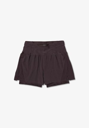 Shorts sportivi marrone scuro con design a strati, tessuto liscio ed elastico e spacchi laterali per una maggiore libertà di movimento.