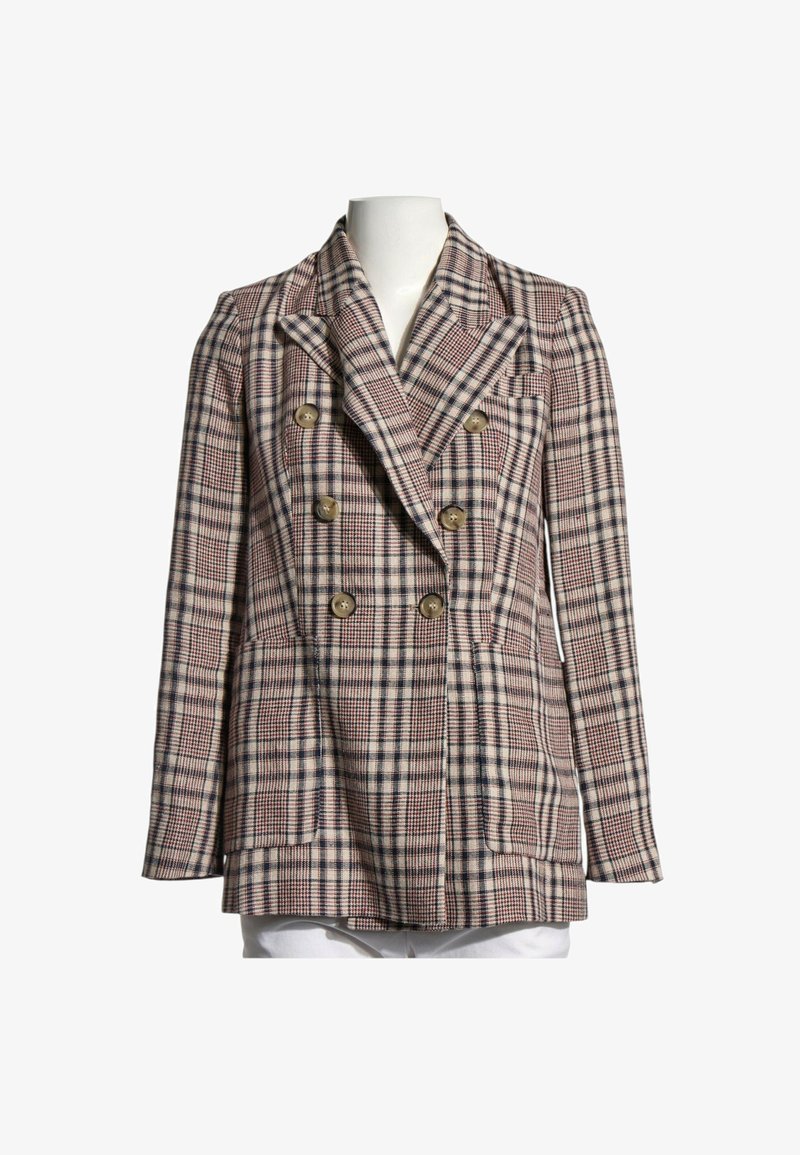 Veste croisée à carreaux avec des carreaux marron, noir et beige, comportant six boutons et des poches avant à rabat sur un torse de mannequin blanc.