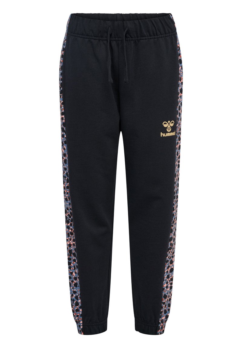 Schwarze Sweatpants mit einem elastischen Bund, seitlichen Leopardenmuster-Panels in Blau und Orange sowie einem goldenen Logo auf der linken Vorderseite.