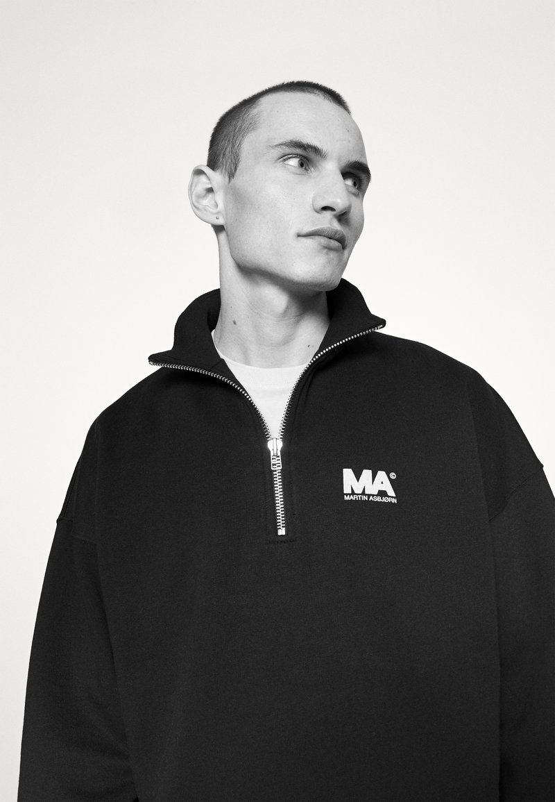Herren T-shirts & Polos | Martin Asbjørn Sweatshirt black/schwarz - UJ83479 Herren T-shirts & Polos | Martin Asbjørn Sweatshirt black/schwarz - UJ83479