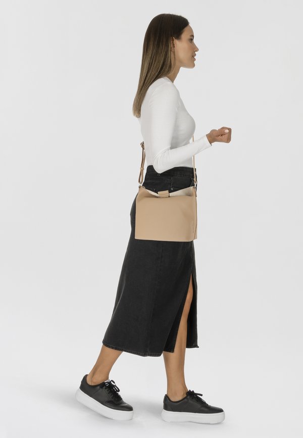 TTFILIPA M - Umhängetasche - camel