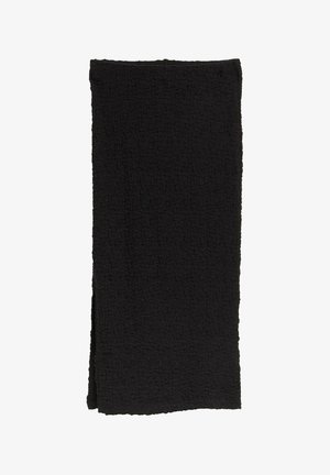 Schwarze, strukturierte Stoffdecke mit einer zerknitterten Oberfläche, rechteckiger Form und sauberen Kanten. Das weiche Material sorgt für visuelles Interesse.