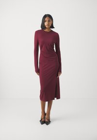 DKNY DRESS - Trikoomekko - burgundy