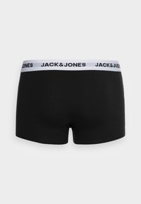 Boxer neri con un morbido elastico in vita con la scritta "JACK & JONES" stampata in nero su una banda bianca, texture liscia e design aderente.