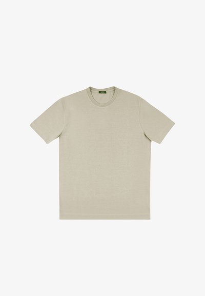 Beżowy t-shirt z krótkim rękawem, wykonany z miękkiej bawełny, z okrągłym dekoltem i gładkimi szwami, zaprojektowany w luźnym fasonie i z minimalnymi detalami.