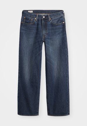 Jeans in denim blu scuro con taglio dritto, design a cinque tasche, bottone metallico e chiusura con zip, e leggere sfumature.