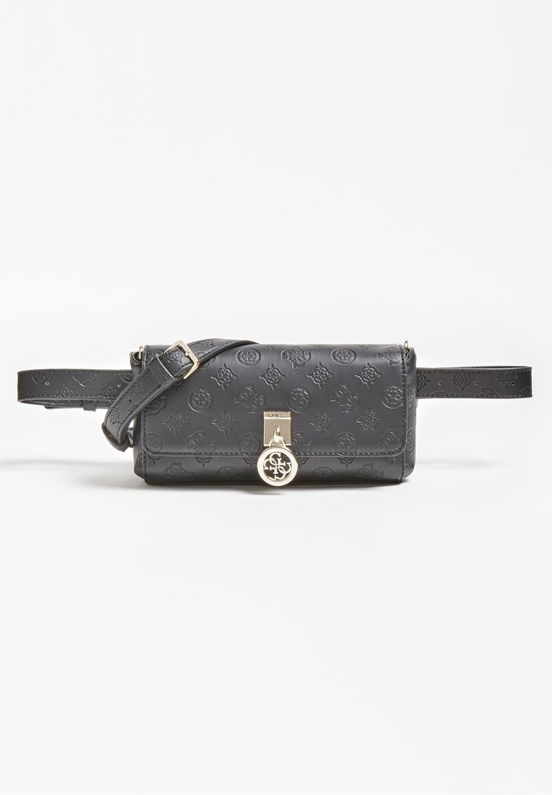 Sac banane en cuir noir embossé de motifs, sangle ajustable et fermoir en métal doré avec breloque décorative.
