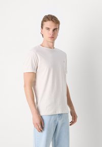 Les Deux NØRREGAARD SEASONAL - Jednoduché tričko - ivory/orange