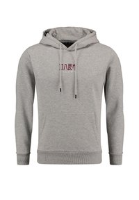 Felpa grigia realizzata in tessuto morbido, con tasca frontale, corde regolabili e un logo color bordeaux al petto.