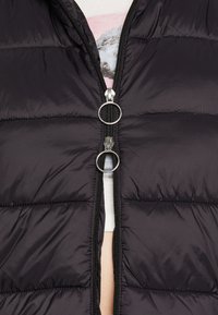JDY JDYZULU LONG HOOD NEW - Veste sans manches - black