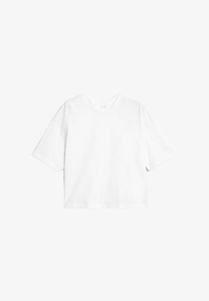 Hvid t-shirt med korte ærmer lavet af blød bomuld. Den har en rund halsudskæring, afslappet pasform og ingen synlige mønstre eller detaljer.