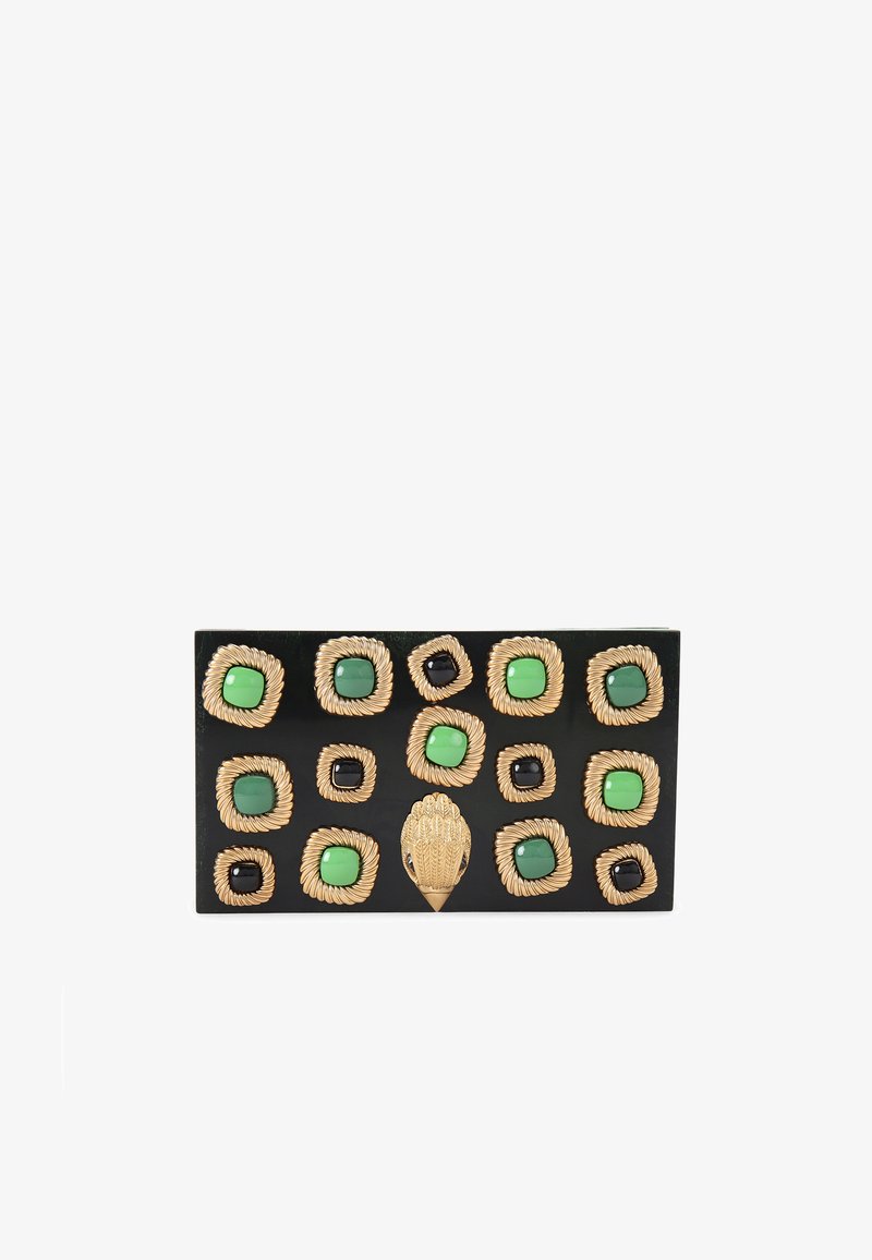 Pochette noire avec une surface texturée et des accents dorés, ornée de pierres carrées vertes et noires de différentes tailles et formes.
