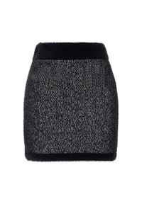 Mini-jupe en mélange de laine à motif pied-de-poule noir et gris avec une finition texturée et une ceinture taille en fourrure noire douce. Silhouette droite avec des bords nets.