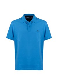 Maglietta polo blu in cotone con colletto classico, maniche corte e un piccolo logo nero sul lato sinistro del petto. Texture liscia.