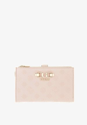 Portafoglio Guess rosa chiaro con motivo a rilievo, logo doppia G in oro e chiusura con zip superiore.