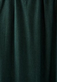 Unselected, emerald