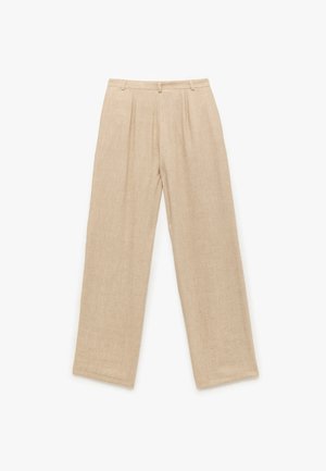 Beige linnen broek met een hoge taille, wijde pijpen en voorplooien. Gladde textuur en minimalistisch ontwerp. Geen zichtbare zakken of hardware.