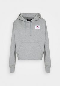 Felpa corta grigia con cappuccio regolabile, tasca frontale e patch con logo rosso. Materiale in misto cotone con polsini e orlo a coste.