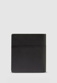 Zwarte leren portemonnee met een gladde textuur, rechthoekige vorm en een eenvoudig ontwerp. Heeft een subtiele horizontale naad over het midden.