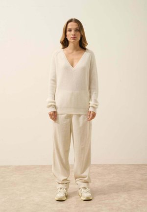 ARISTA V-NECK - Strickpullover - ivory