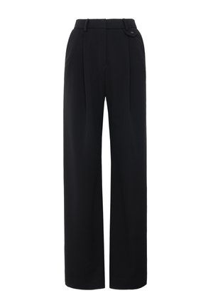 Schwarze, hochtaillierte, weit geschnittene Hose mit Gürtelschlaufen, vorderen Falten und einem kleinen schwarzen Etikett, das rechts am Bund befestigt ist.