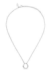 Sølv halskæde med en hexagonal vedhæng med poleret overflade, hængende fra en delikat kæde med lås og justerbar længde.